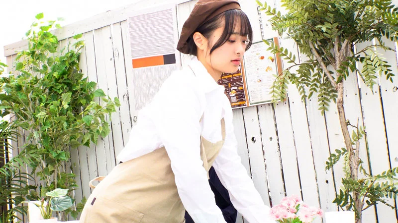oremo578 かほ 花守夏歩 カフェスタッフ 仕事風景