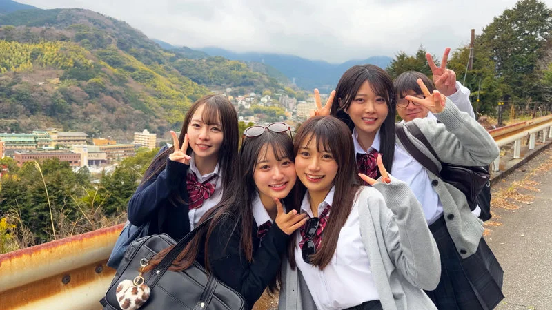 deaa040 かりん＆めいさ＆かほ＆あおい 修学旅行 旅館